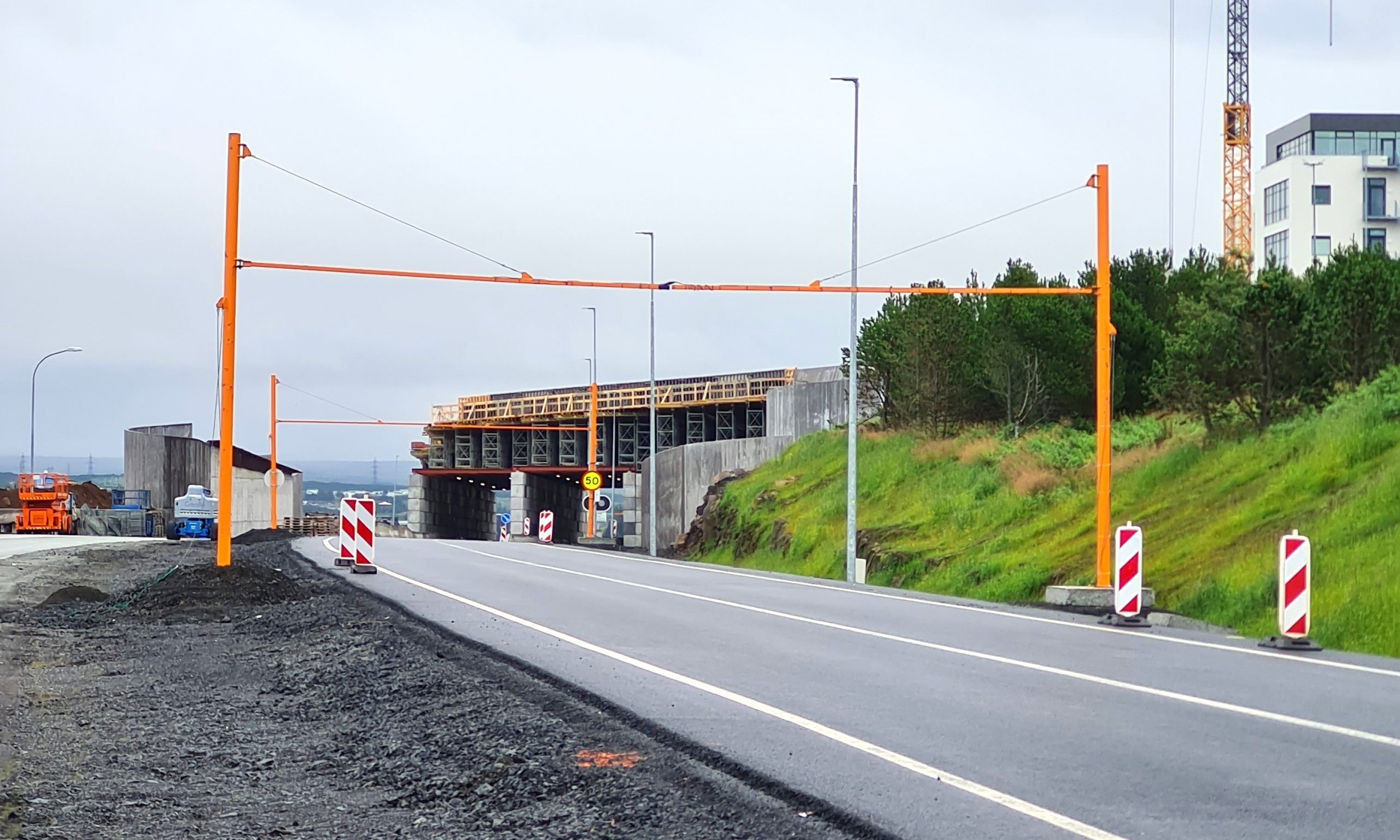 Samkvæmt reglugerð er hámarkshæð ökutækja 4,2 metrar.