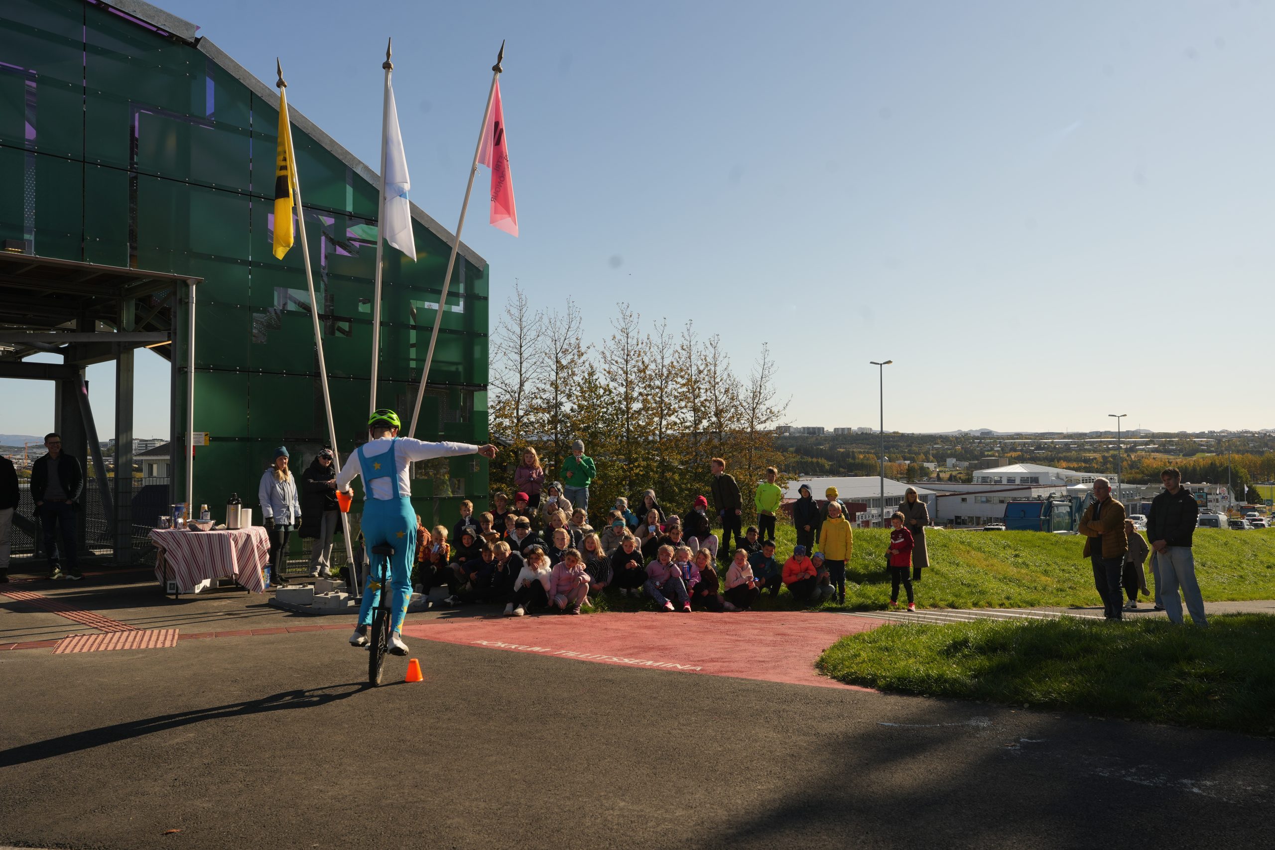 Axel einhjólari frá Sirkus Íslandi skemmti börnunum. 