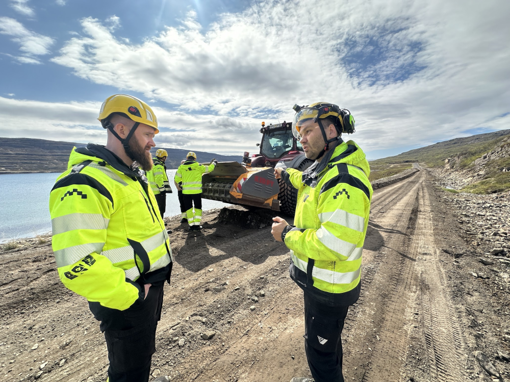 Hinrik Þór Einarsson, yfirverkstjóri á Reyðarfirði, og Haukur Árni Hermannsson, eftirlitsmaður á Ísafirði, höfðu margt að ræða.