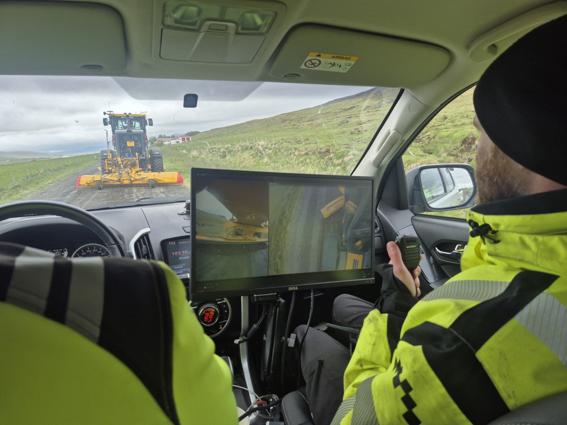 Tæknin er notuð til að eiga samskipti við nemandann á heflinum og leiðbeina honum um það sem betur má fara. 