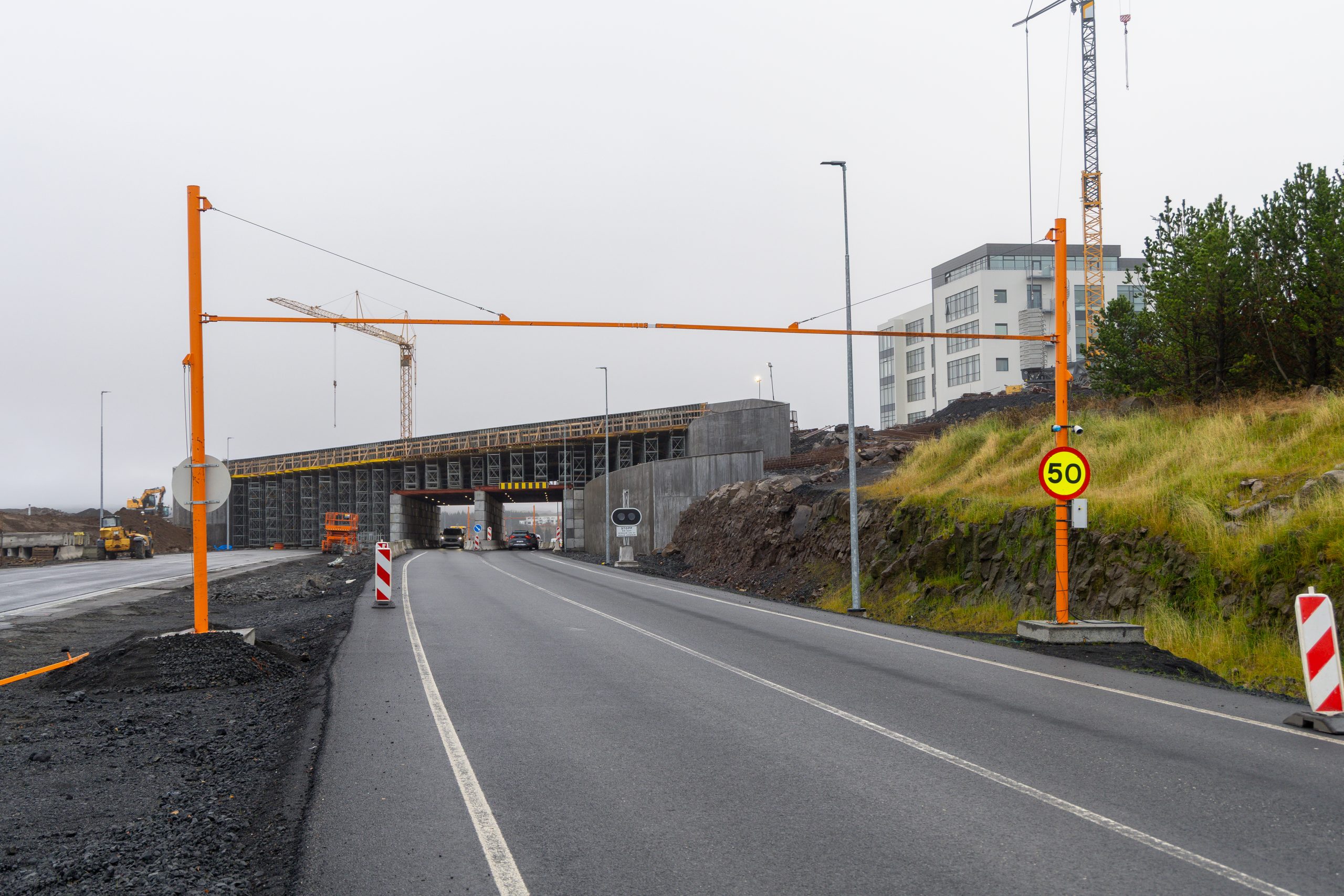 Ef keyrt er á brúna skapast mikil slysahætta.