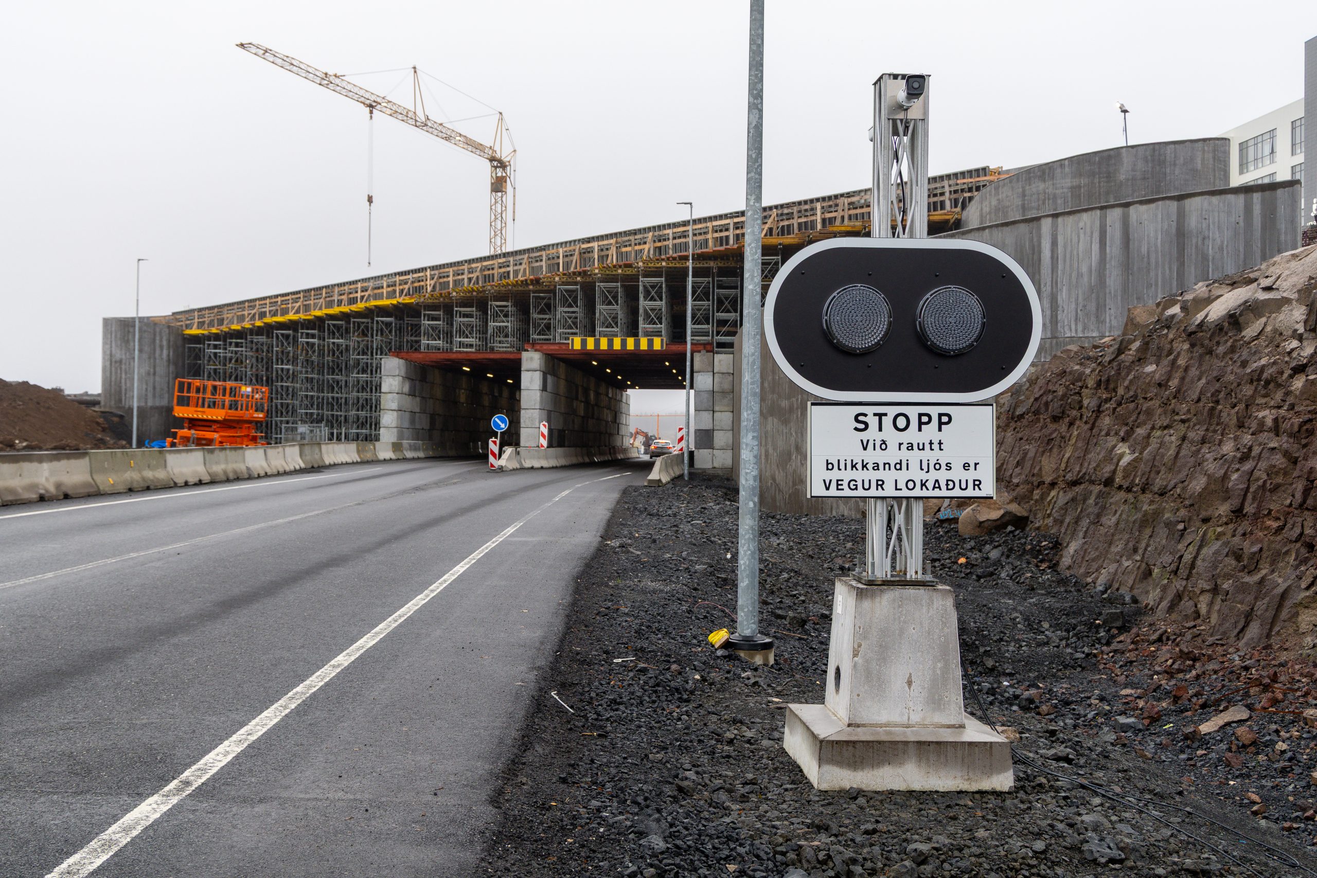 Ökumönnum ber að stöðva um leið og rautt blikkandi ljós virkjast.