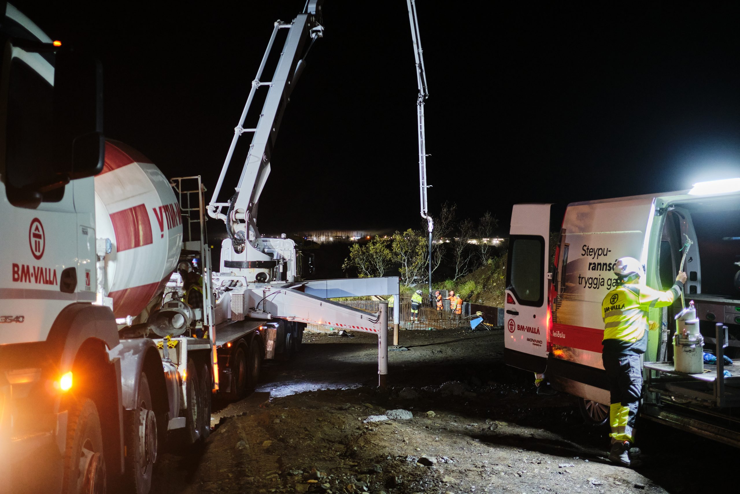 Rannsóknarteymi frá BM Vallá tók reglulega sýni úr steypunni til að tryggja gæði. Mynd: Anton Brink