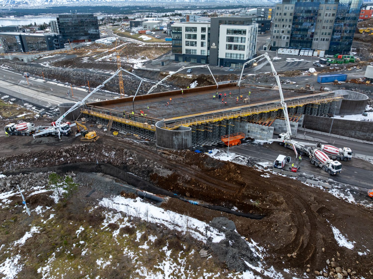 Vel viðraði fyrir steypuvinnu.