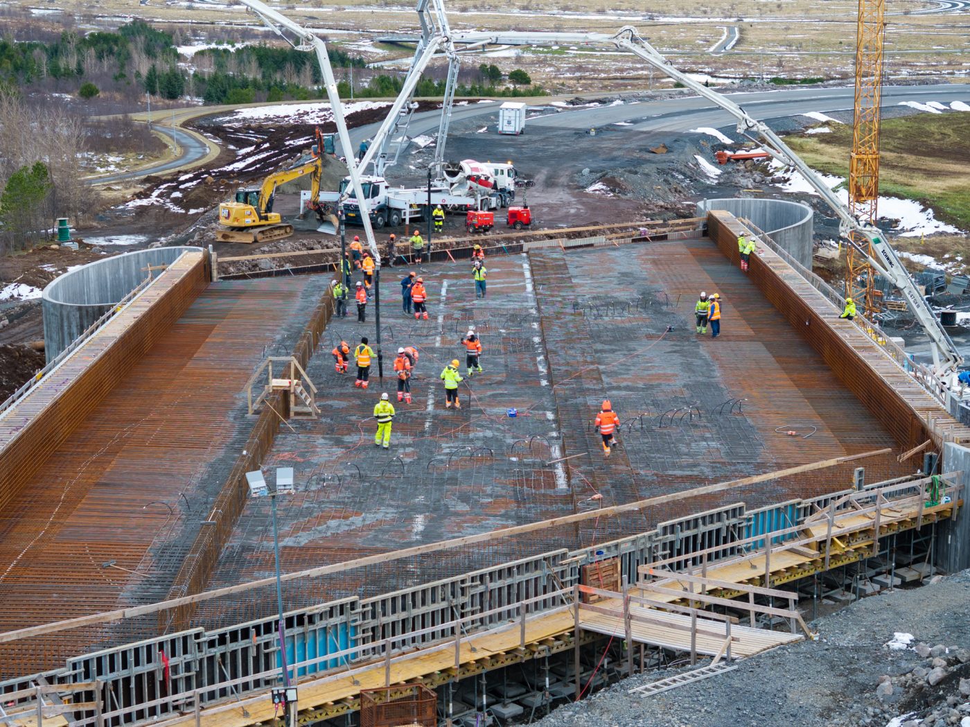 Til að tryggja öryggi starfsfólks og vegfarenda er hæðartakmörkun 4 metrar.