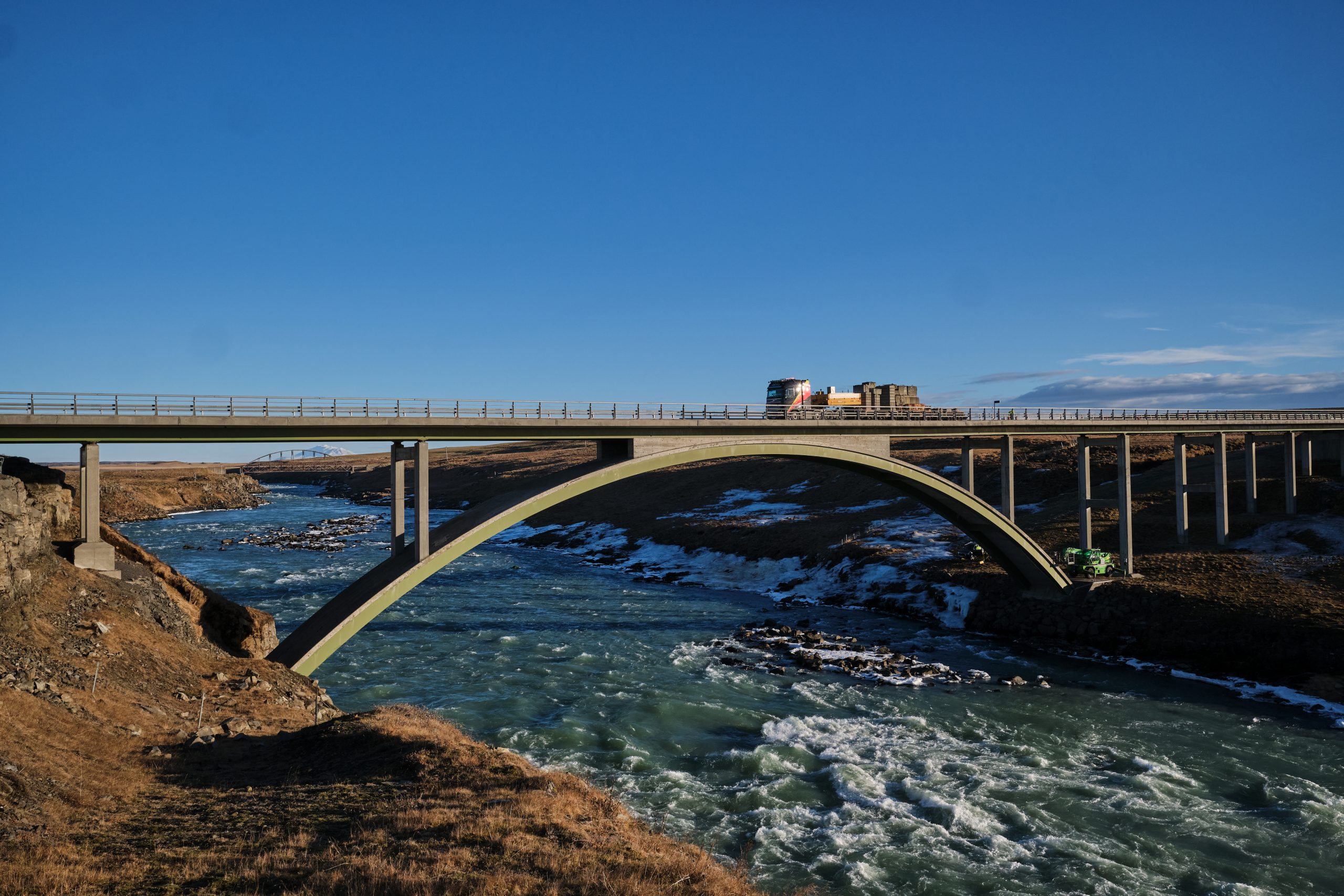 Gerðar voru álagsprófanir á brúnni í síðustu viku.