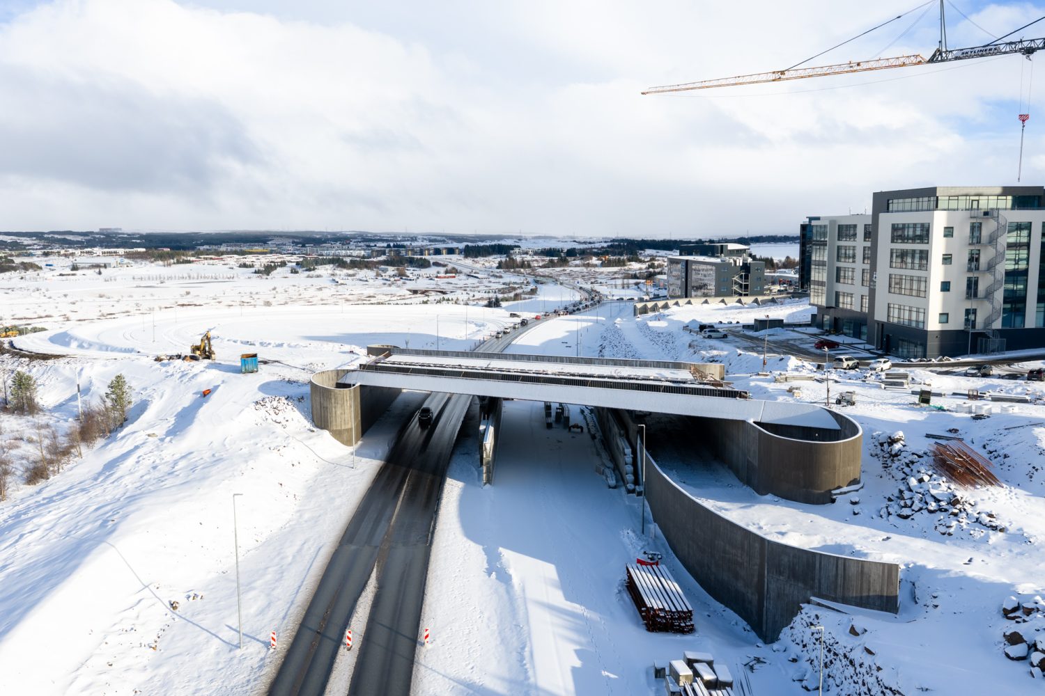 Búið er að fjarlægja undirsláttinn.