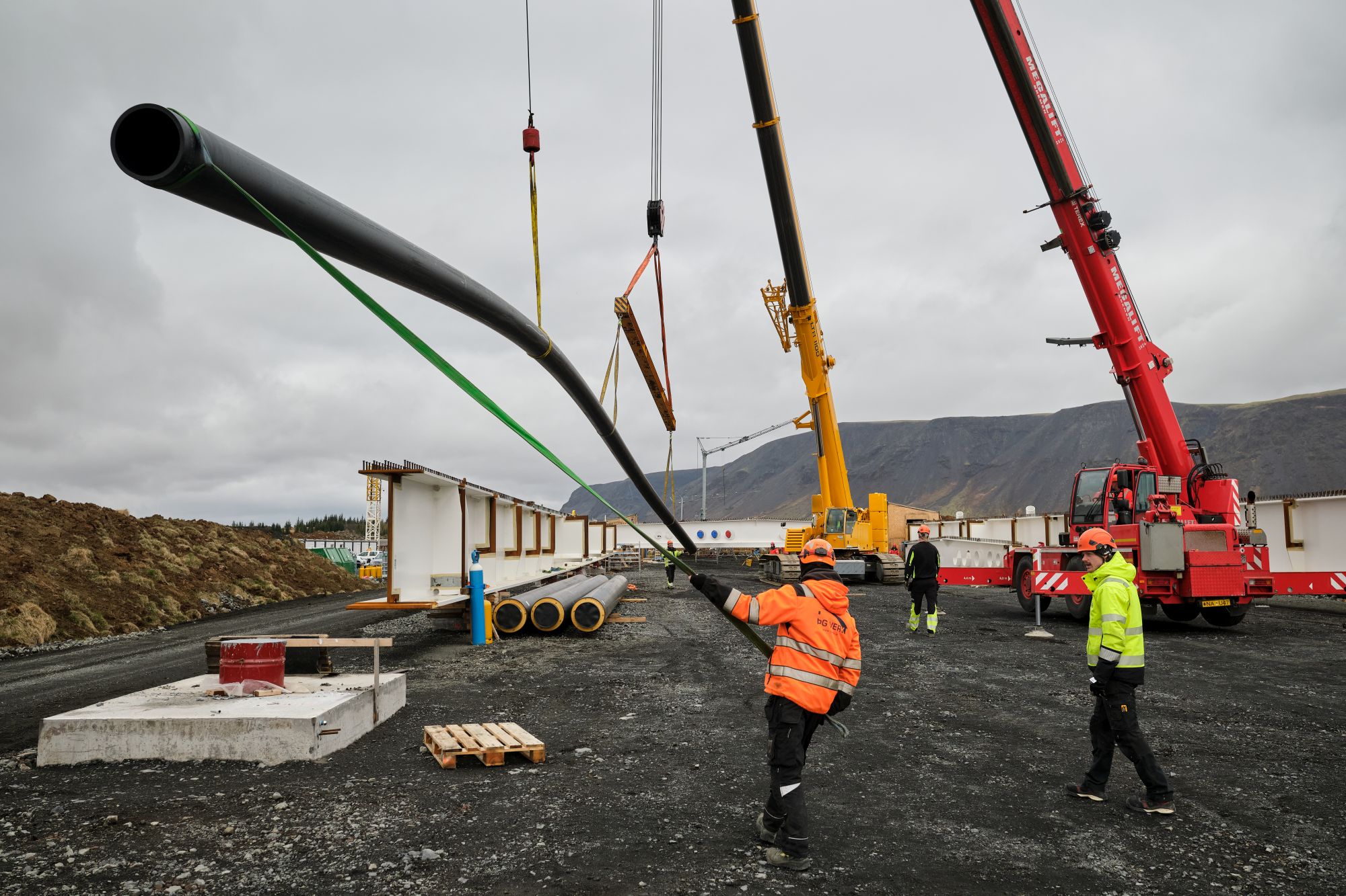 Framkvæmdir við Ölfusárbrú í maí 2026. Mynd: Anton Brink