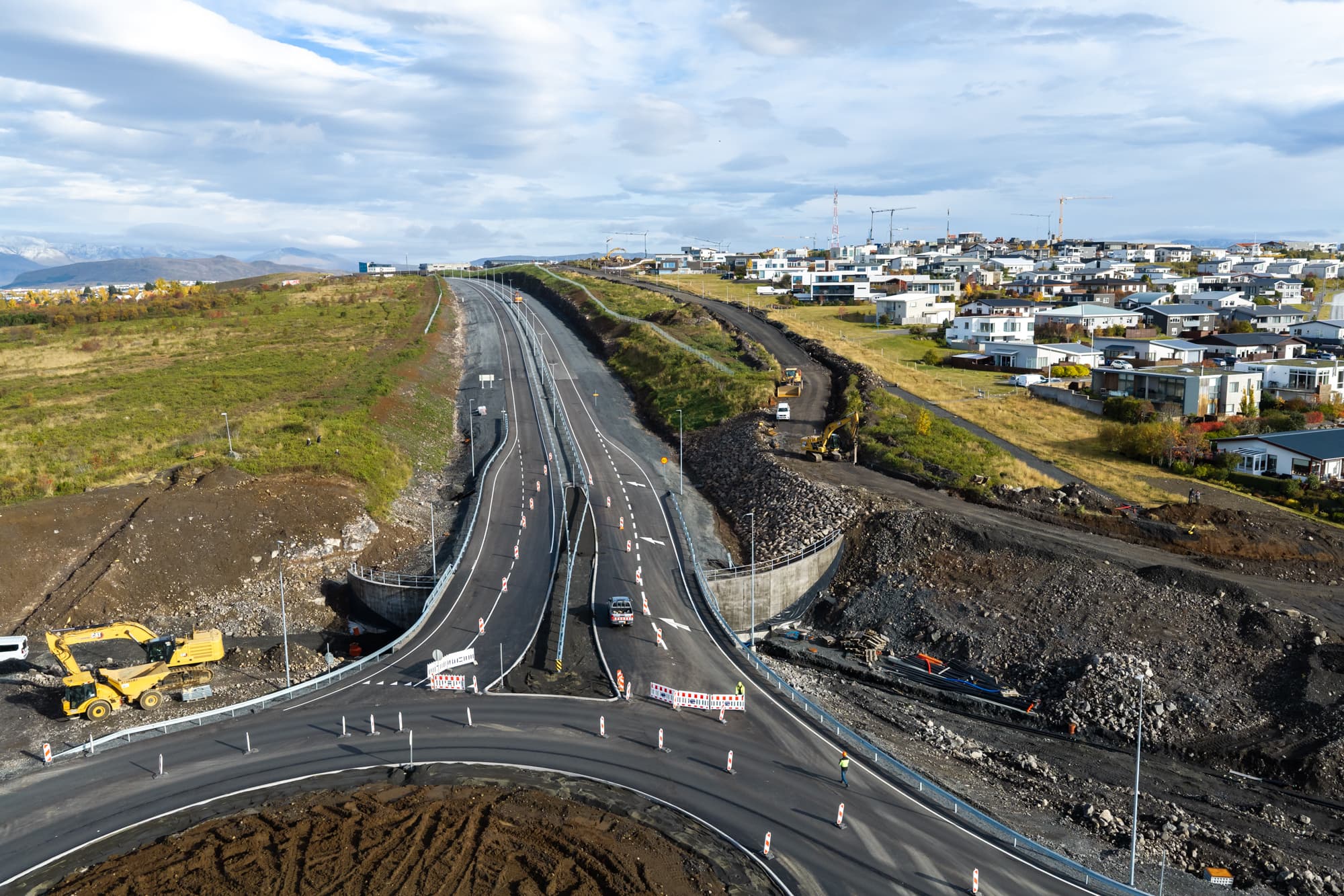 Búið er að malbika nýja hringtorgið við Rjúpnaveg.