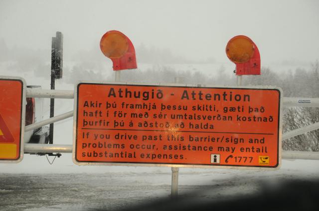 Lokunarhlið á Þingvallavegi bunki: vai0136b