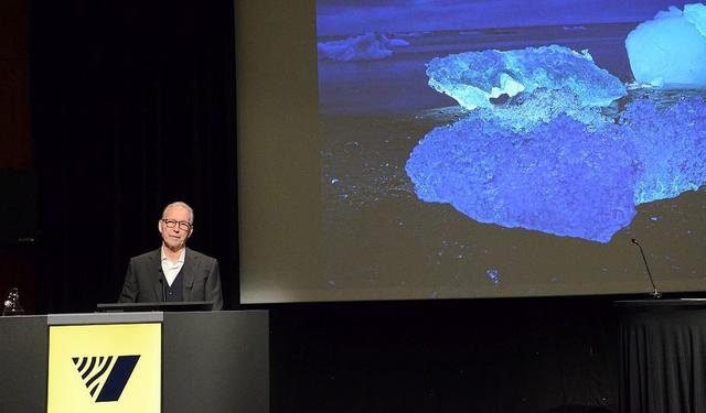 Ari Trausti Guðmundsson.
