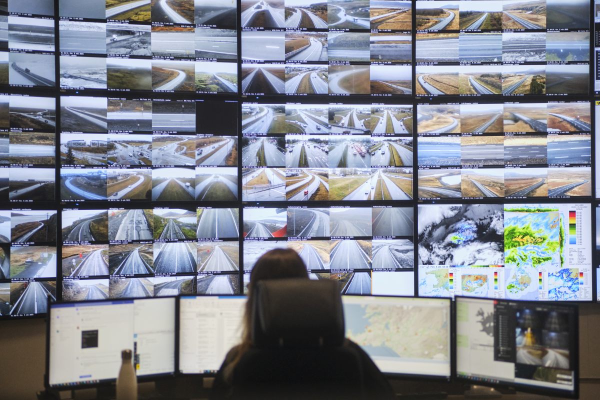 Á vaktstöð Vegagerðarinnar starfar teymi vaktstjóra sem sinnir krefjandi og fjölbreyttum verkefnum. 