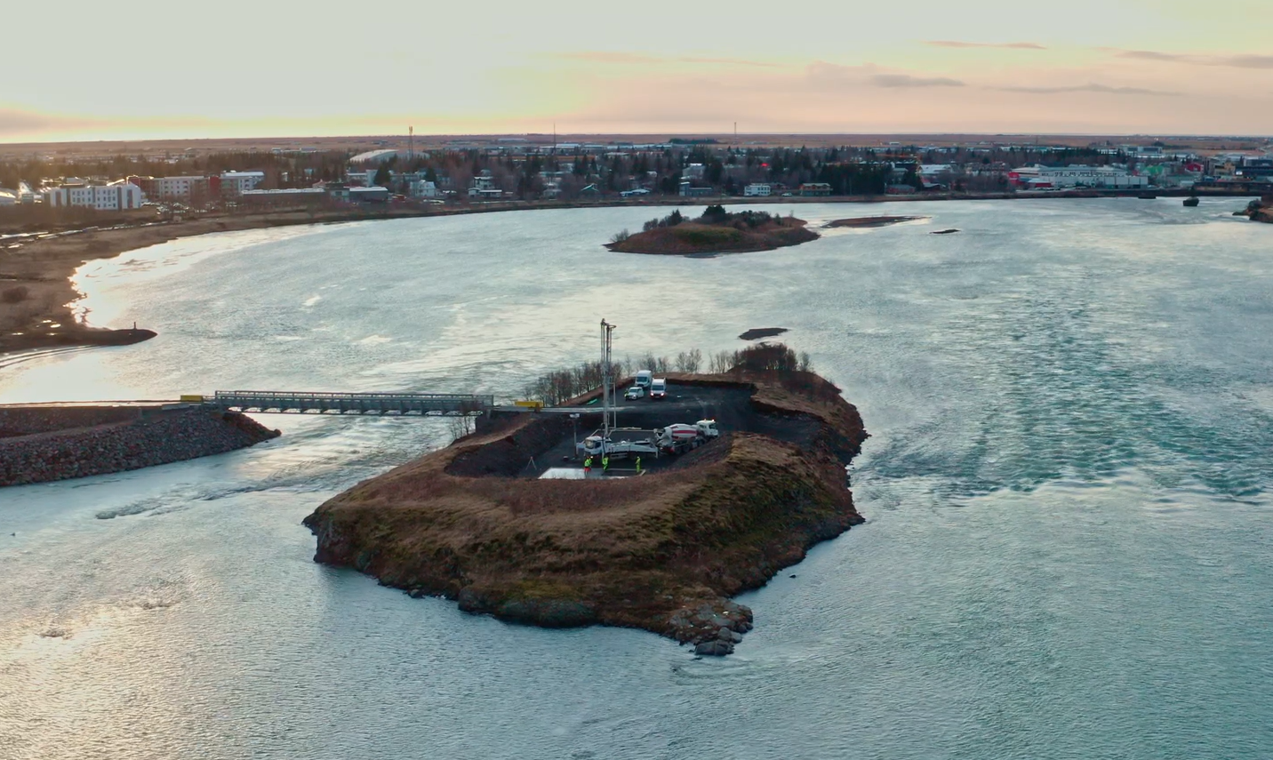 Steypuvinna í Efri_Laugardælaeyju í desember 2025. 