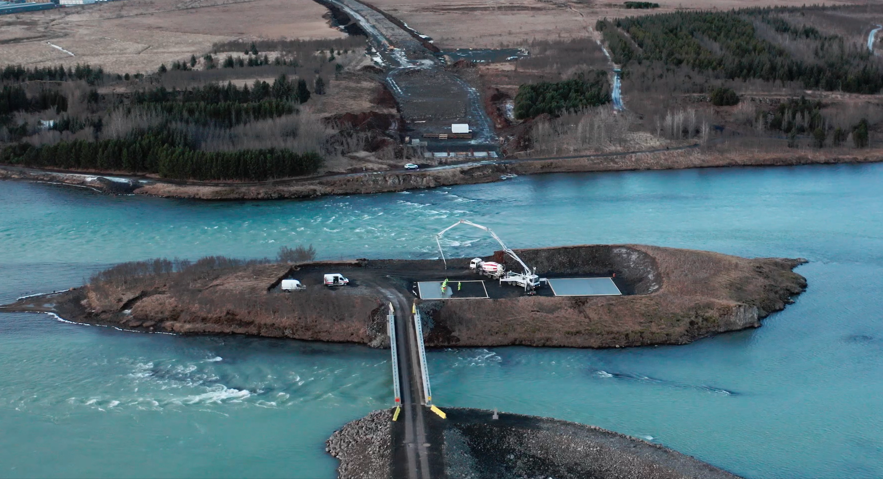Steypuvinna í Efri_Laugardælaeyju í desember 2025. 