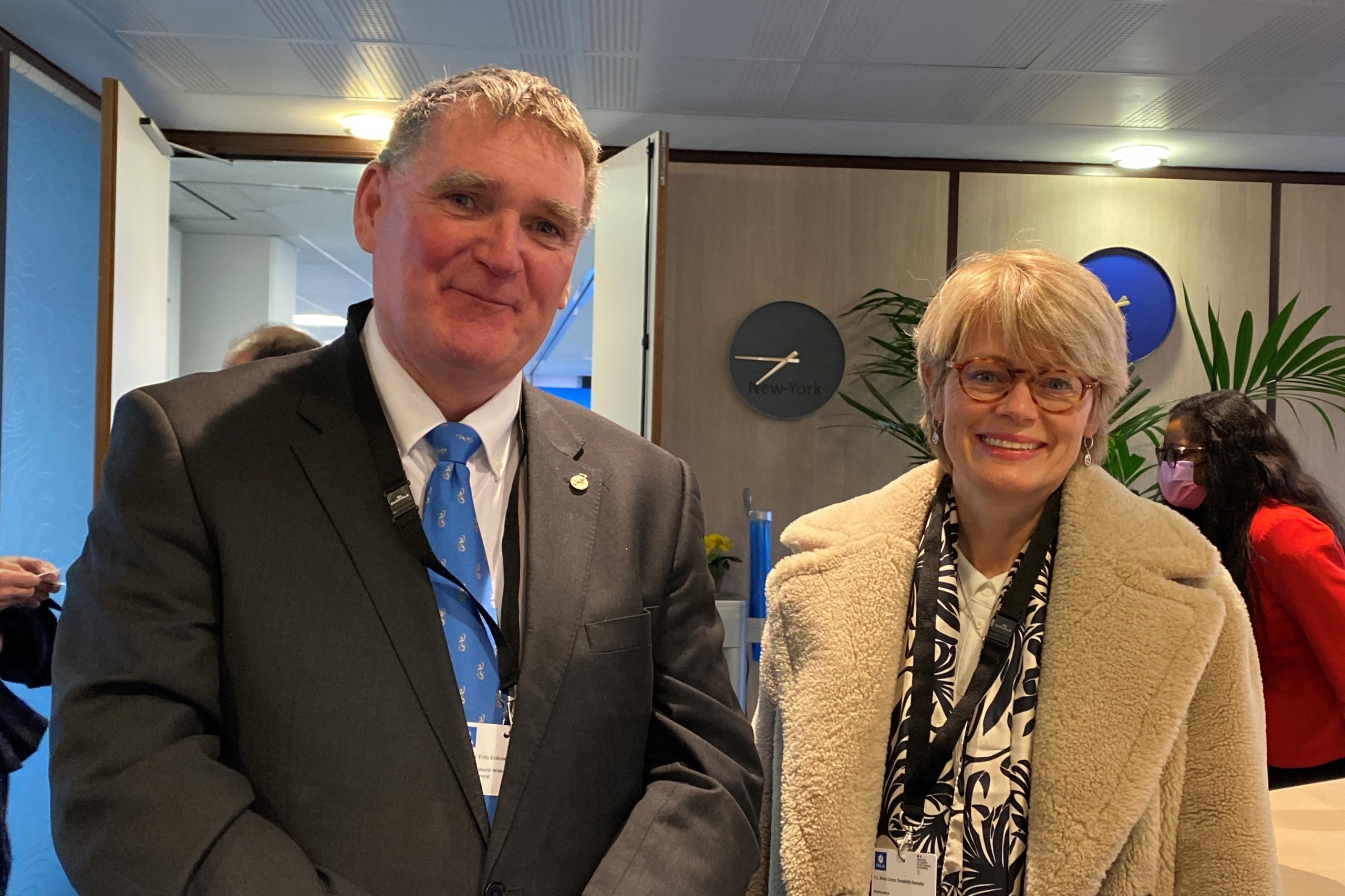 Unnur Orradóttir Ramette, sendiherra Íslands í París, og Íslendingurinn Omar Frits Eriksson, sem gegnir stöðu aðstoðarframkvæmdastjóra IALA.
Unnur Orradóttir Ramette, sendiherra Íslands í París, og Íslendingurinn Omar Frits Eriksson, sem gegnir stöðu aðstoðarframkvæmdastjóra IALA.