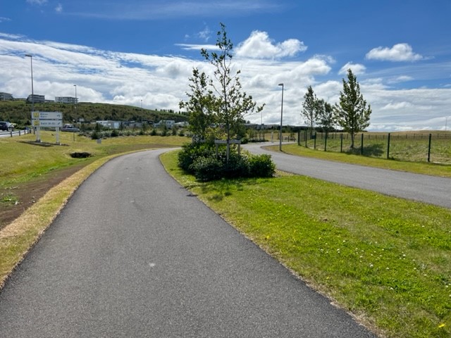 Lokafrágangur stendur yfir á stíg við Fífuhvammsveg.