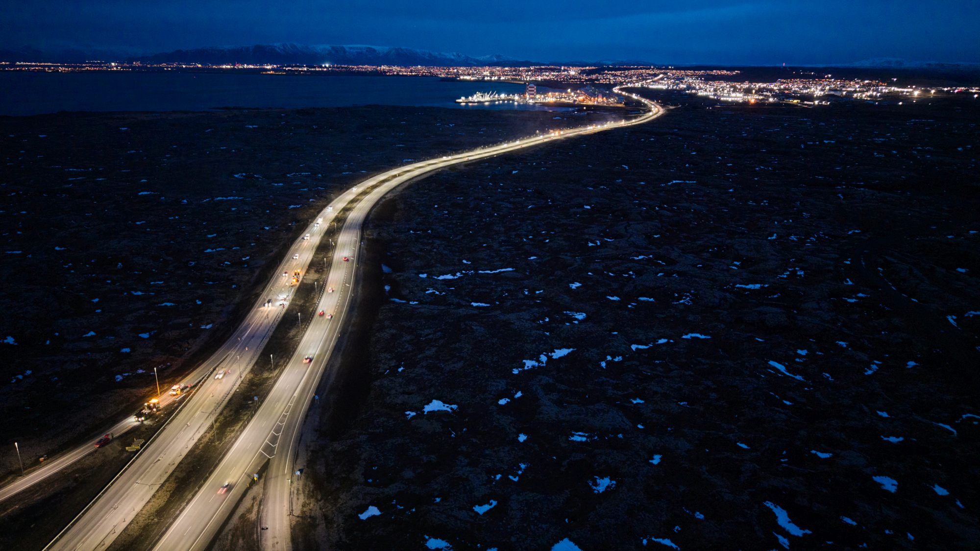 Reykjanesbraut í desember 2025. Ný tvöföldun frá Krýsuvíkurvegi að Hvassahrauni.