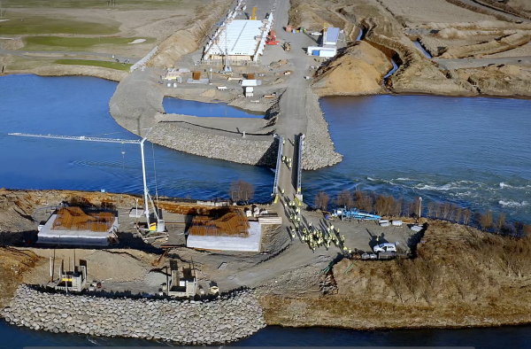 Fjölskylduganga um verkstað Ölfusárbrúar í maí 2026.