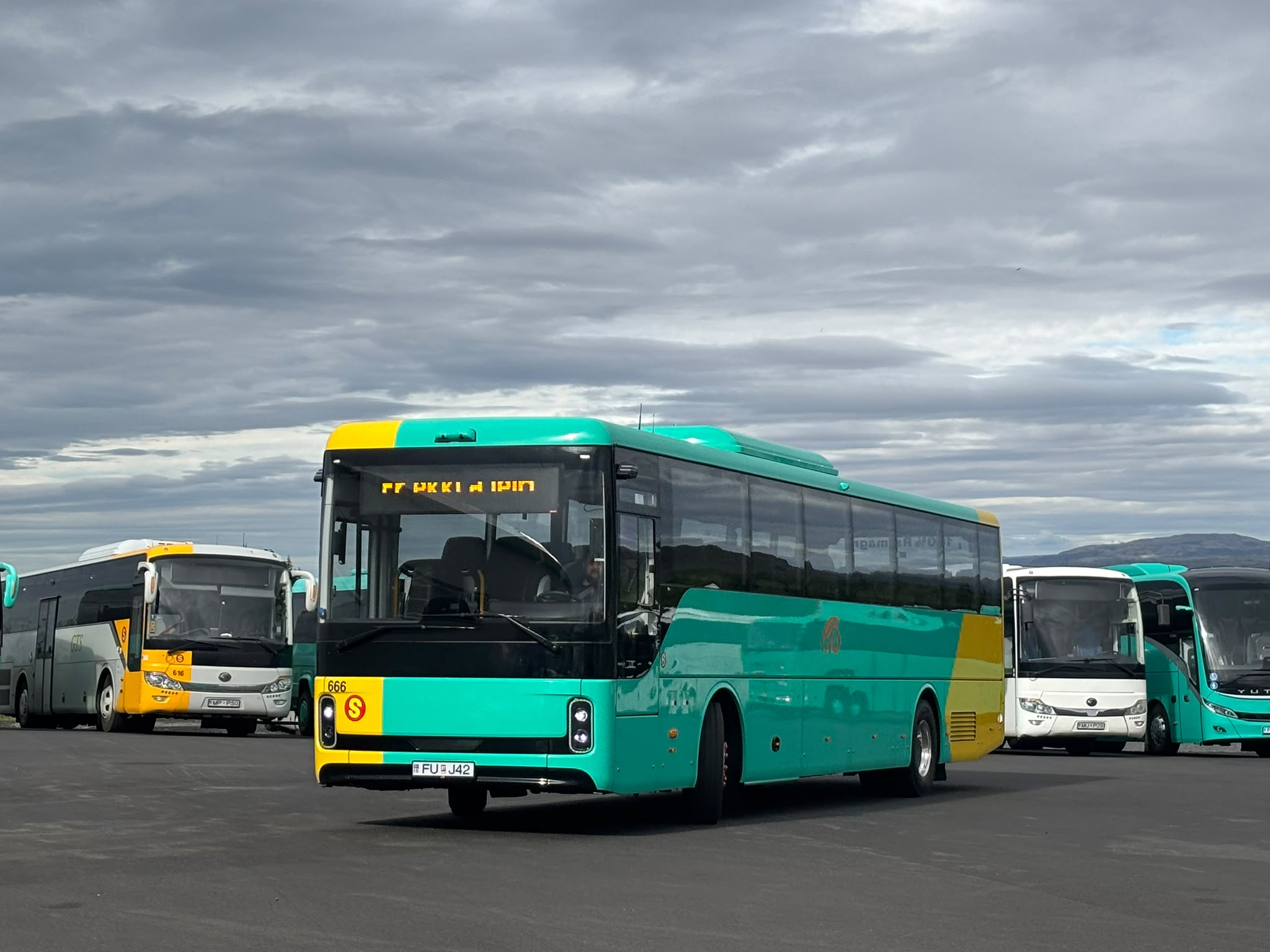 Vagnarnir eru með 460 KW rafhlöður en drægni þeirra er u.þ.b. 500 km miðað við góðar aðstæður.