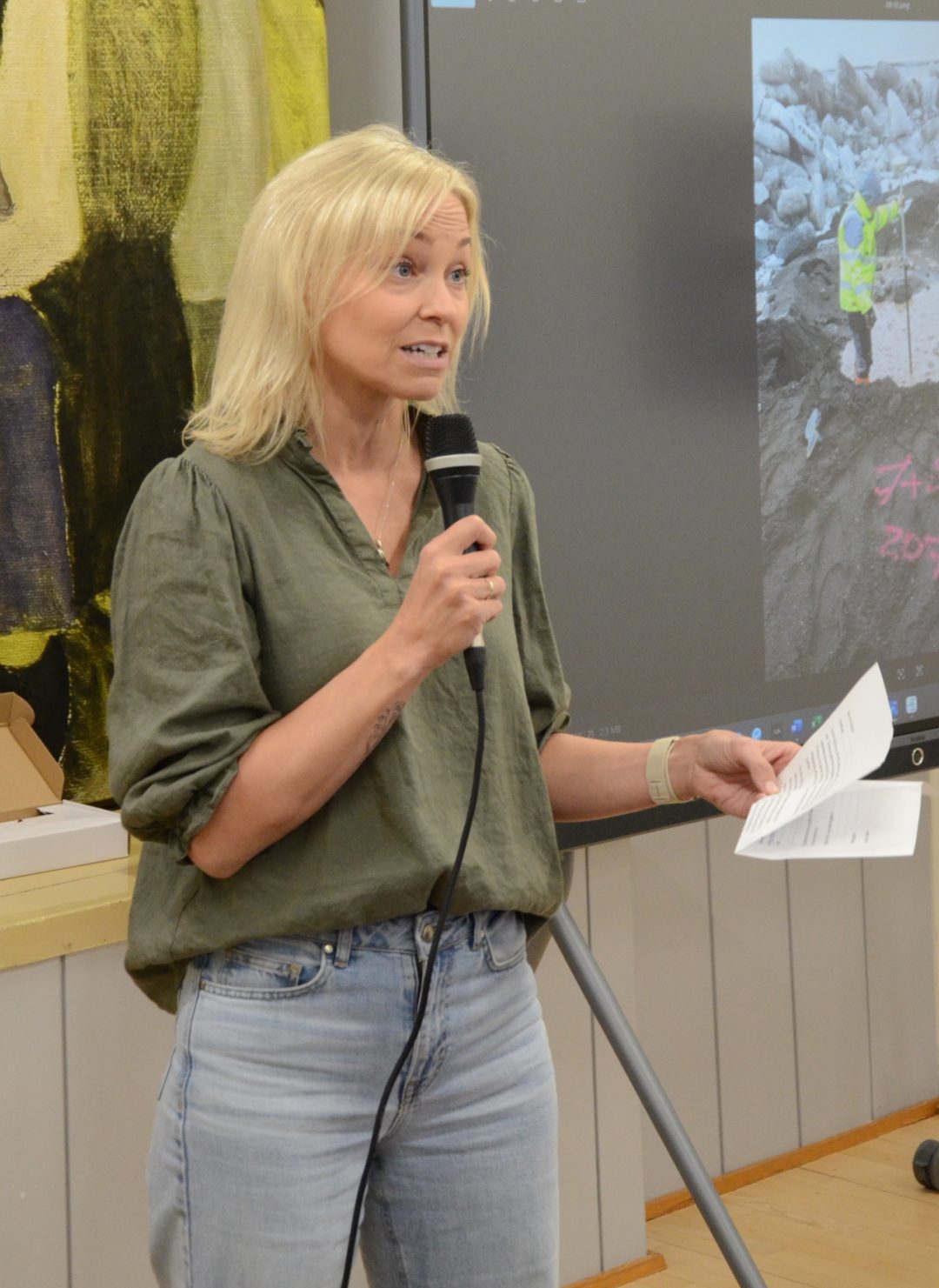 Ingibjörg Sveinsdóttir forseti Bæjarstjórnar stýrði fundi