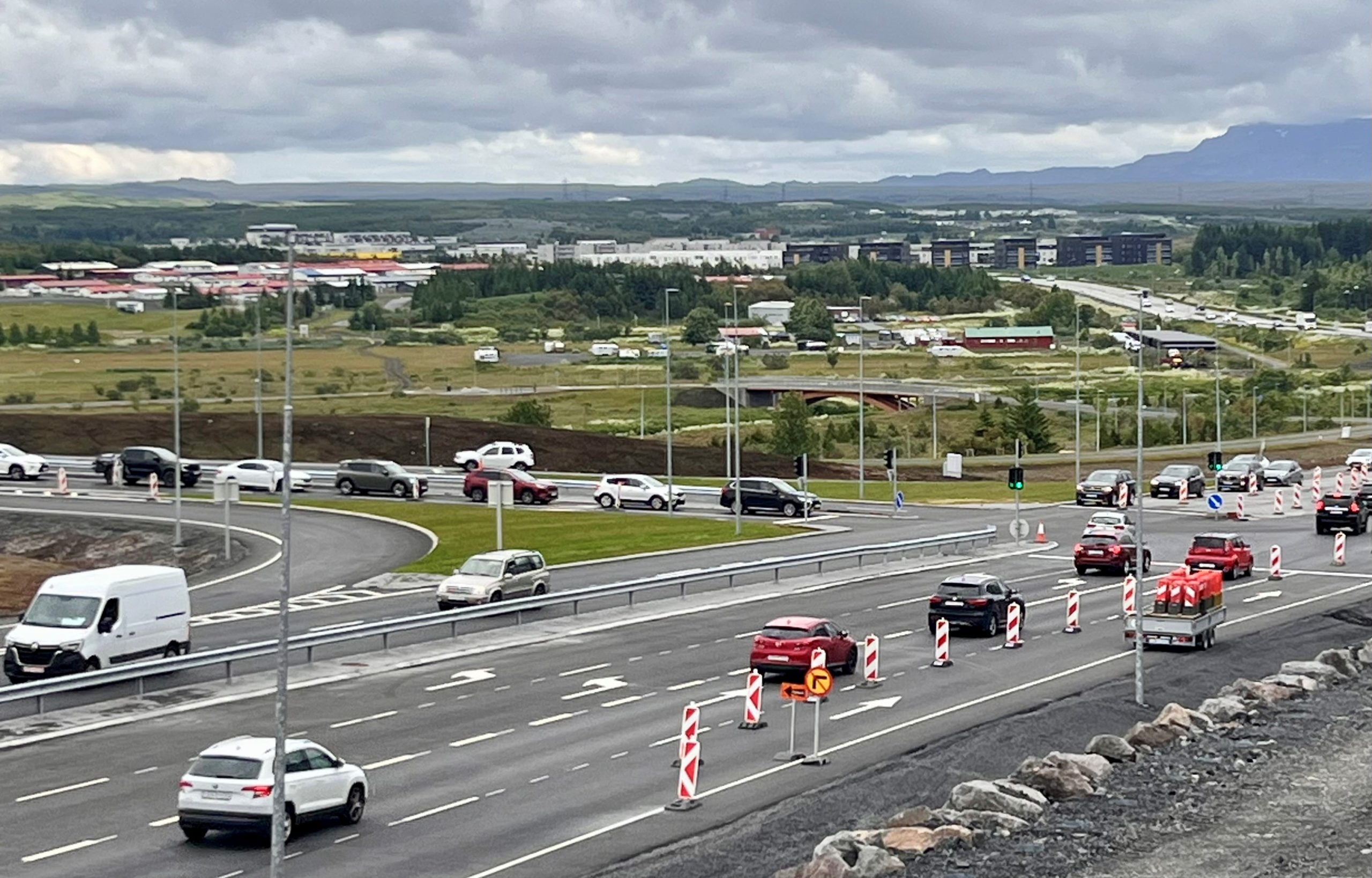 Ný gatnamót frá Arnarnesvegi inn á Breiðholtsbraut.