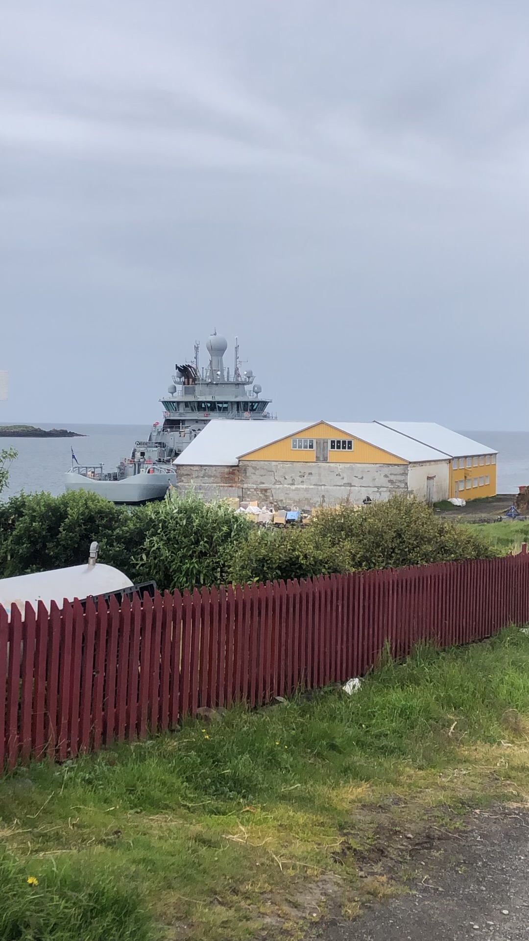Varðskipið Þór við bryggju í Flatey. Mynd: Tryggvi Gunnarsson