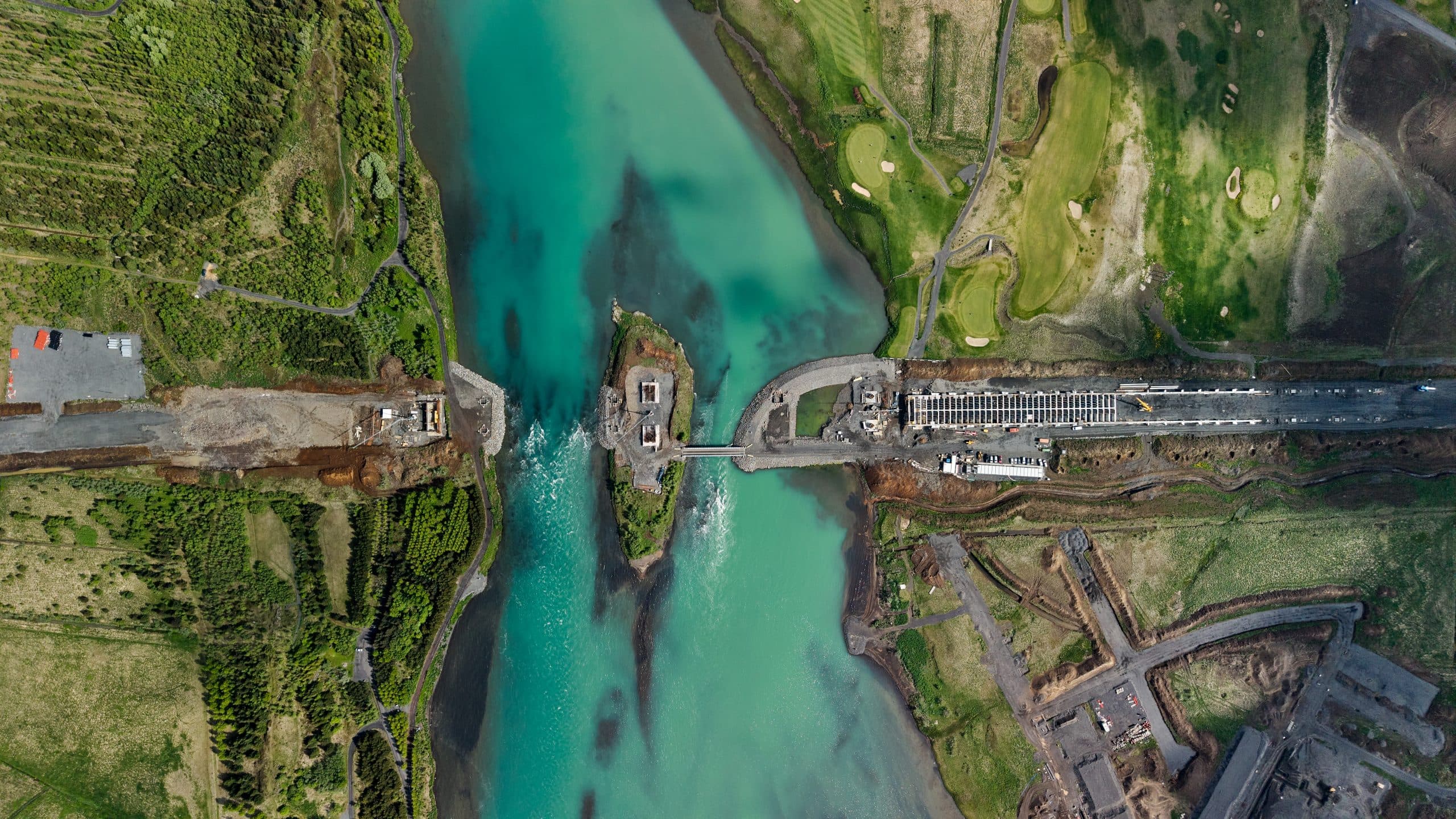 The site where the new Ölfusá bridge will rise, east of Selfoss. June 2026.