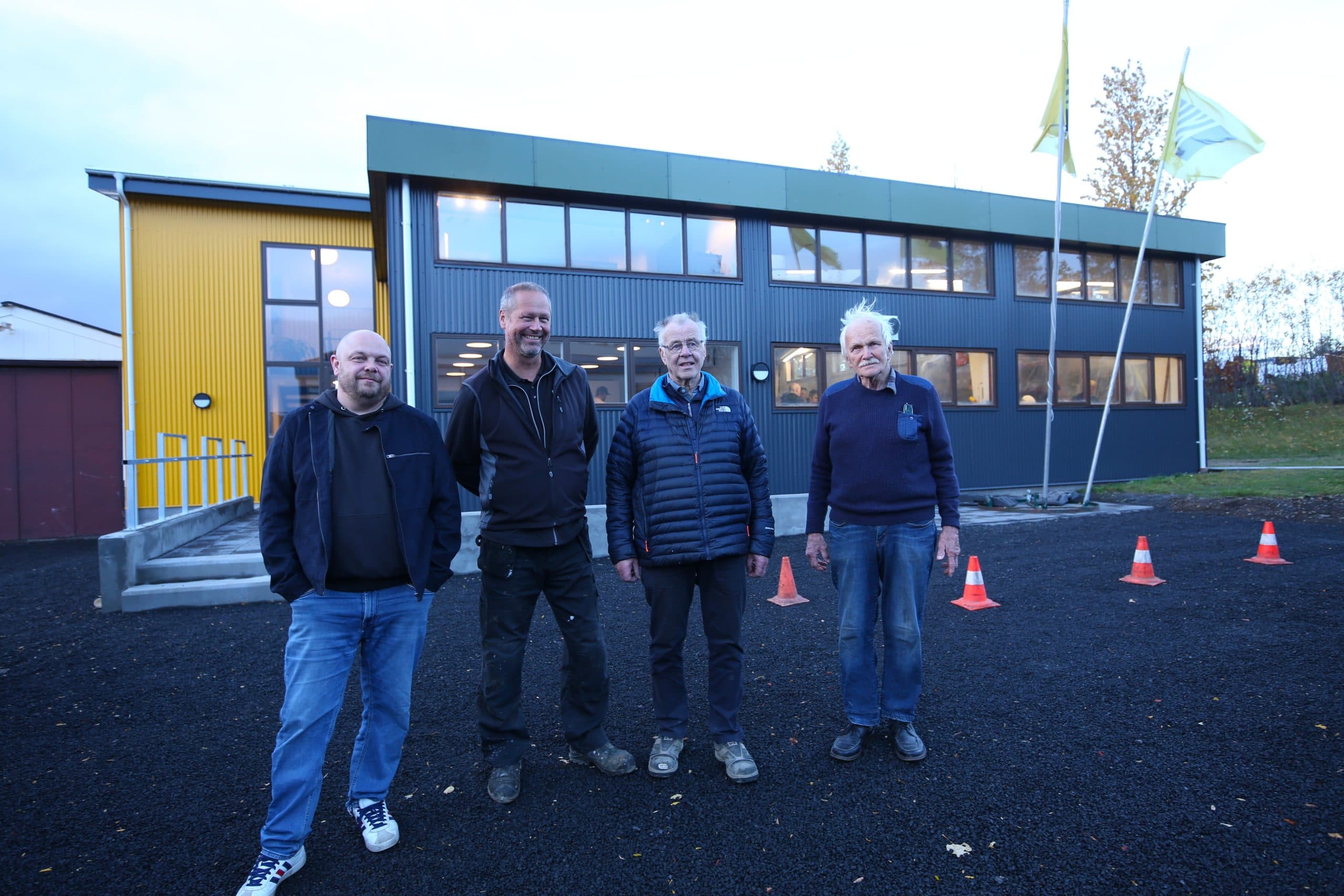 Hér má sjá fjóra yfirverkstjóra í Fellabæ. Guðni Nikulásson er lengst til hægri, þá kemur Magnús Jóhannsson, Jens Hilmarsson og loks núverandi yfirverkstjóri Ársæll Örn Heiðberg. Mynd: Austurfrétt