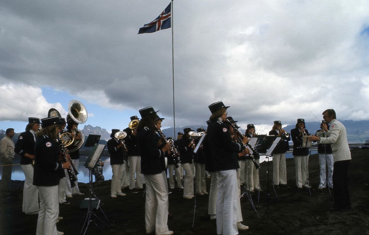 Lúðrasveit úr Kópavogi spilaði við vígslu Skeiðarárbrúar. Mynd: Ímynd