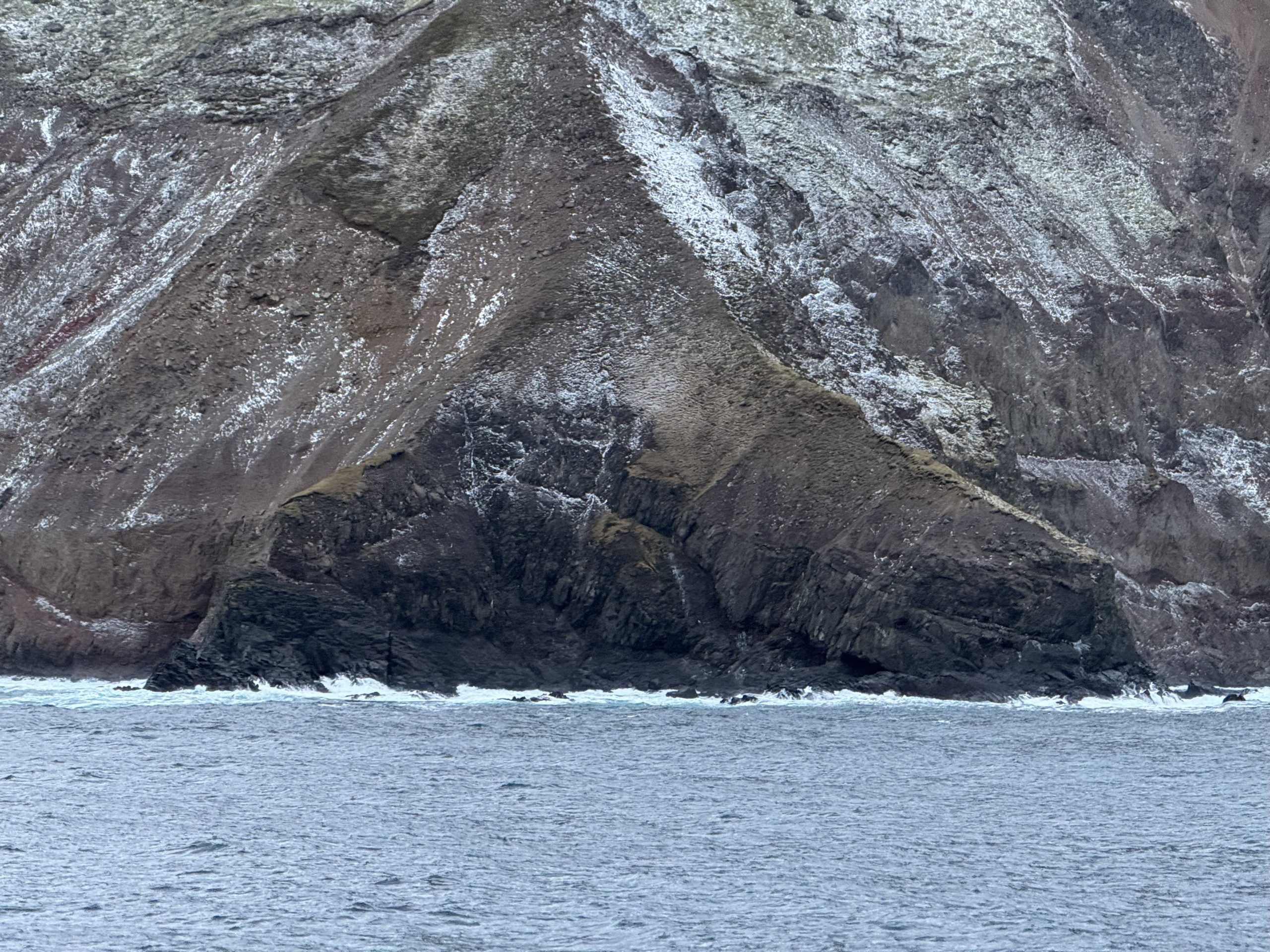 Enginn viti stendur lengur á Gjögurtá.
