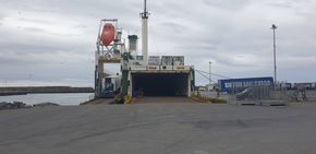 Nýr rampur var byggður við Skarfaskersbryggju árið 2017 til að skip Smyril Line Cargo gætu nýtt hana.
