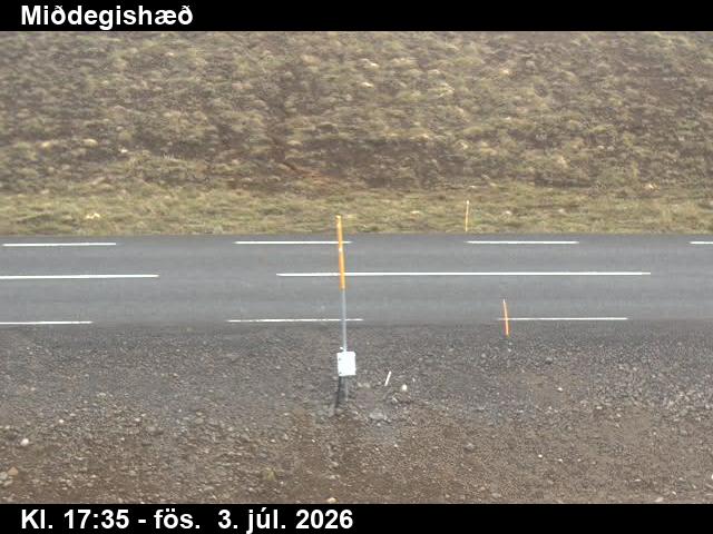 Miðdegishæð — Miðdegishæð séð niður á veg