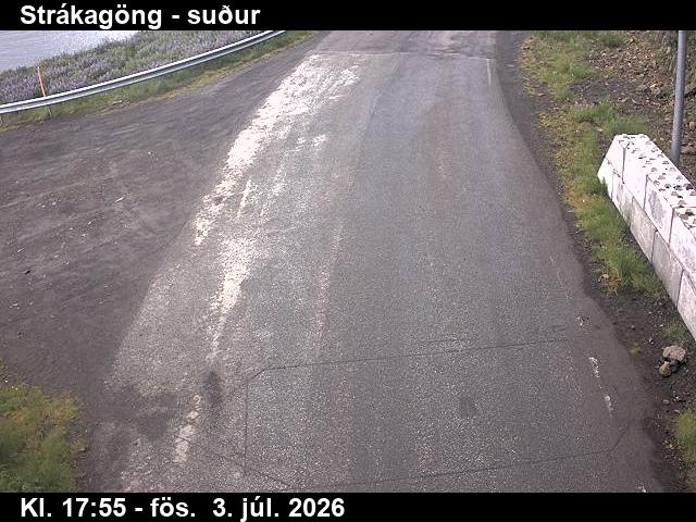 Strákagöng suður — Strákagöng séð niður á veg til Siglufjarðar